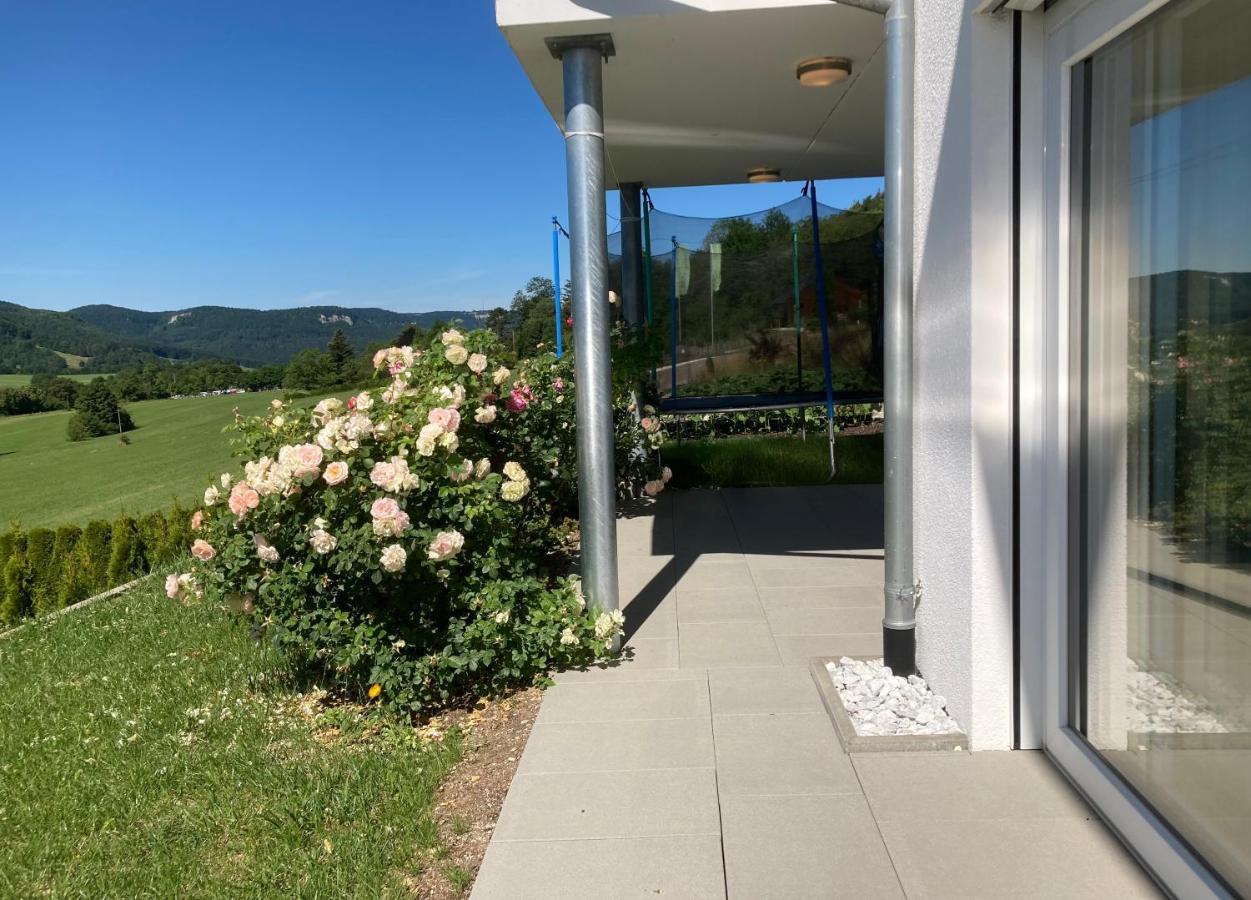 Appartement Atemberaubender Ausblick Mit Premium-Wanderwegen Vor Der Haustuer à Albstadt Extérieur photo